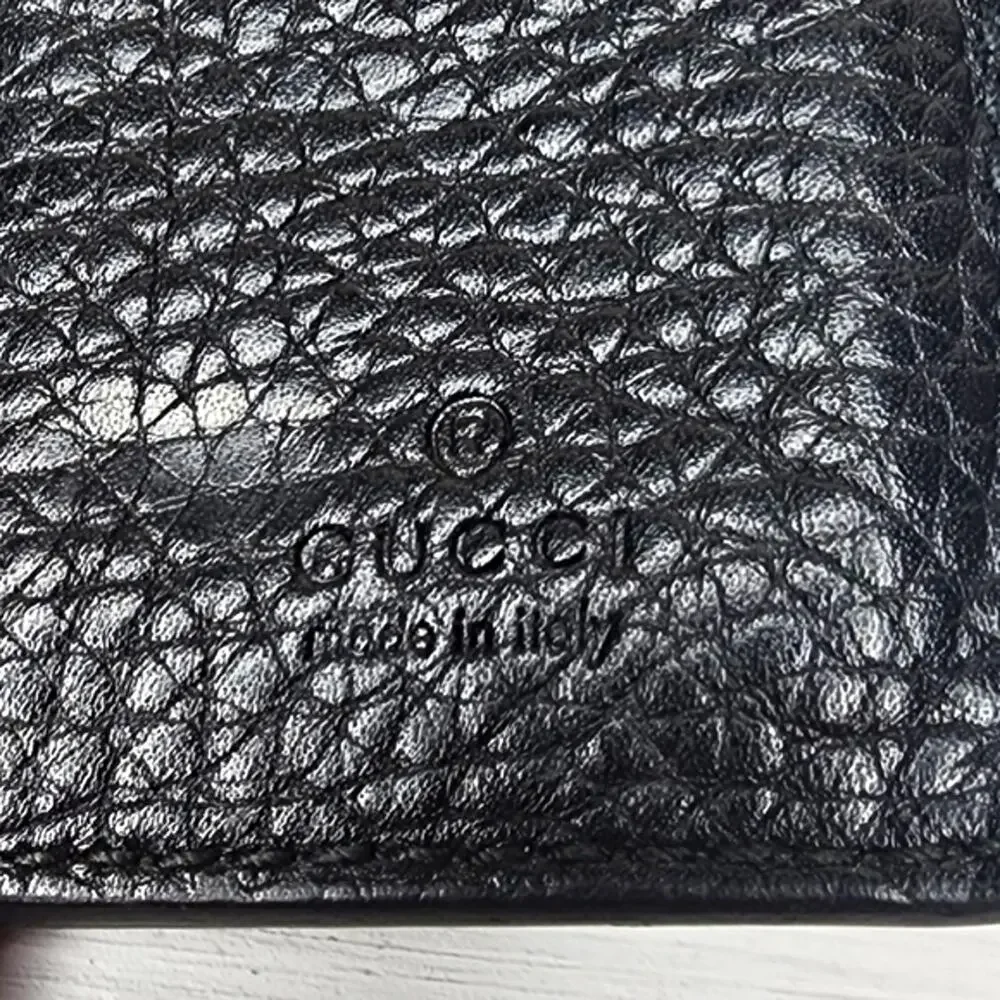 Gucci Black Pebbled Leather Silver Six Key Holder EUC
